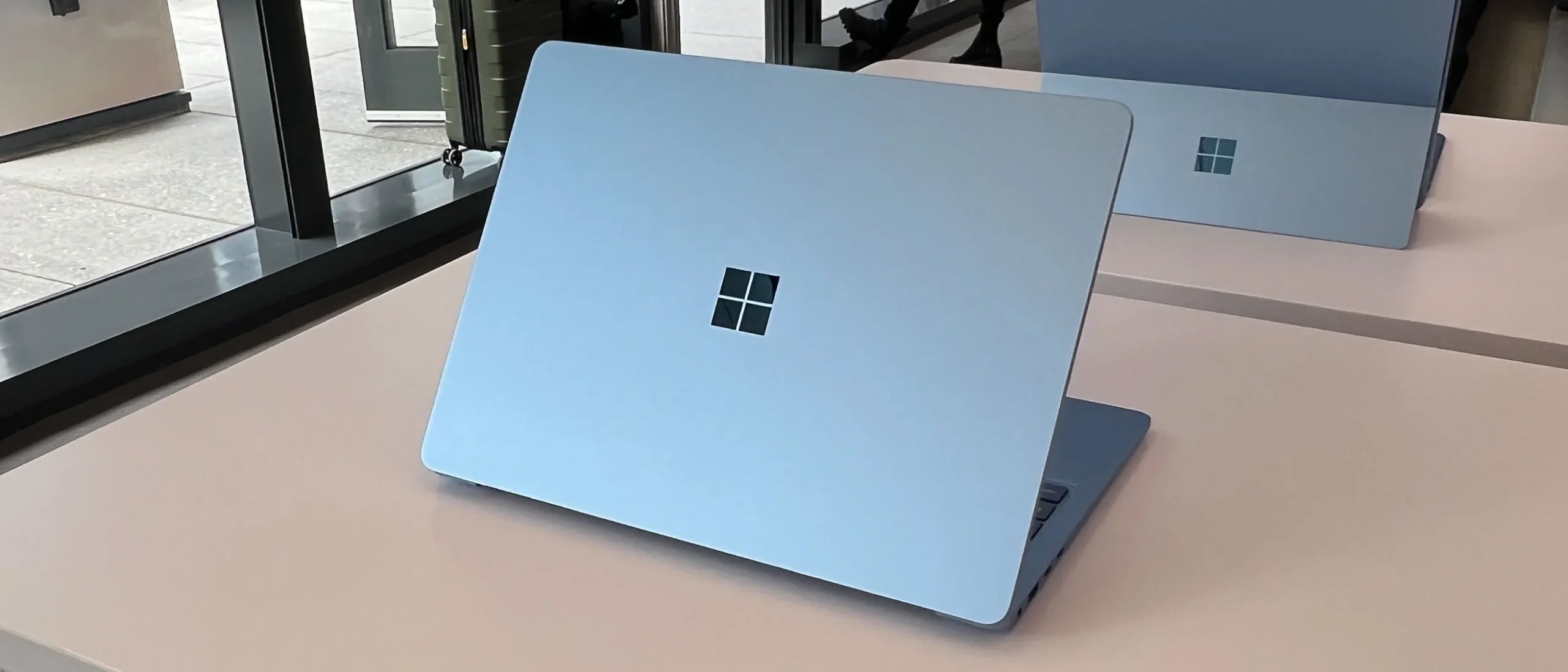 Microsoft Surface Laptop 7 مراجعة: أفضل لابتوب ويندوز خفيف للعمل والتنقل 2026؟